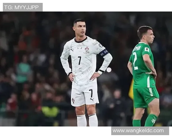 C罗肘击染红，葡萄牙0-2爆冷！无缘提早直通世界杯，仍排小组第一