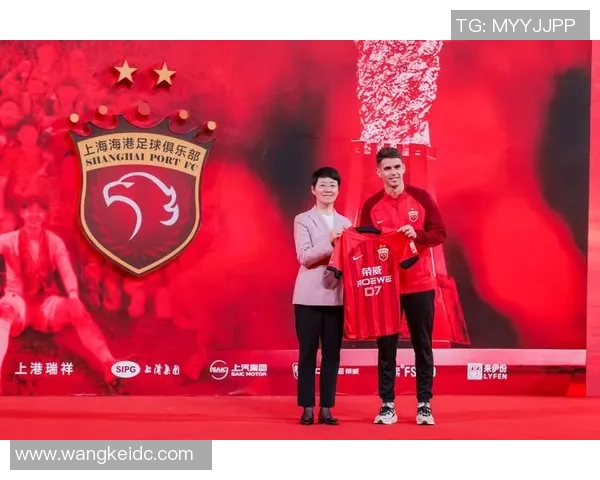 上海海港达到中超三连冠——双雄并驱铸就申城足球开展